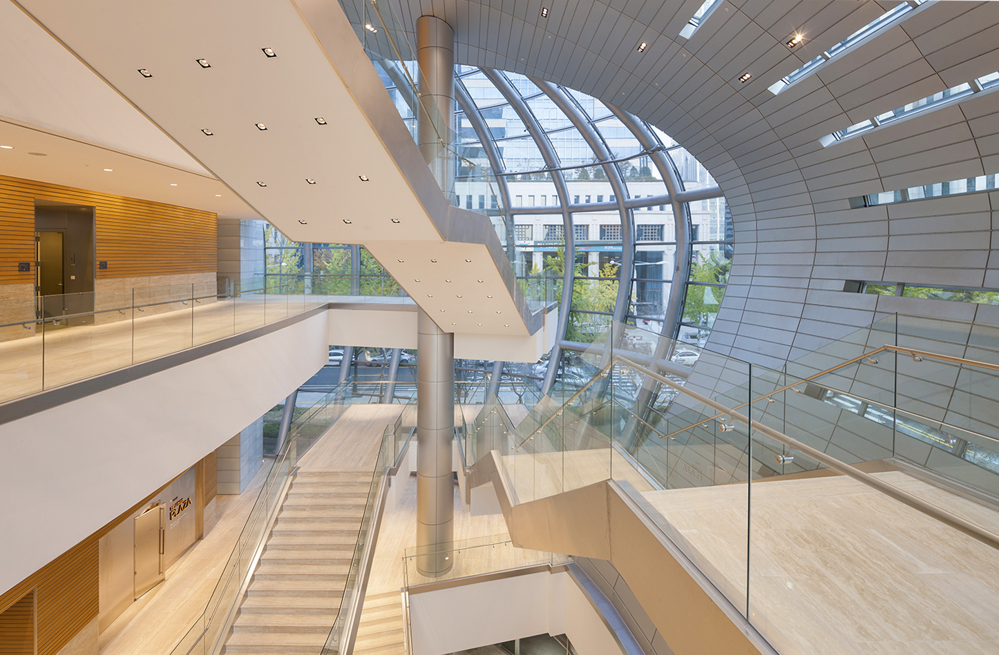 4 fki podium interior 1