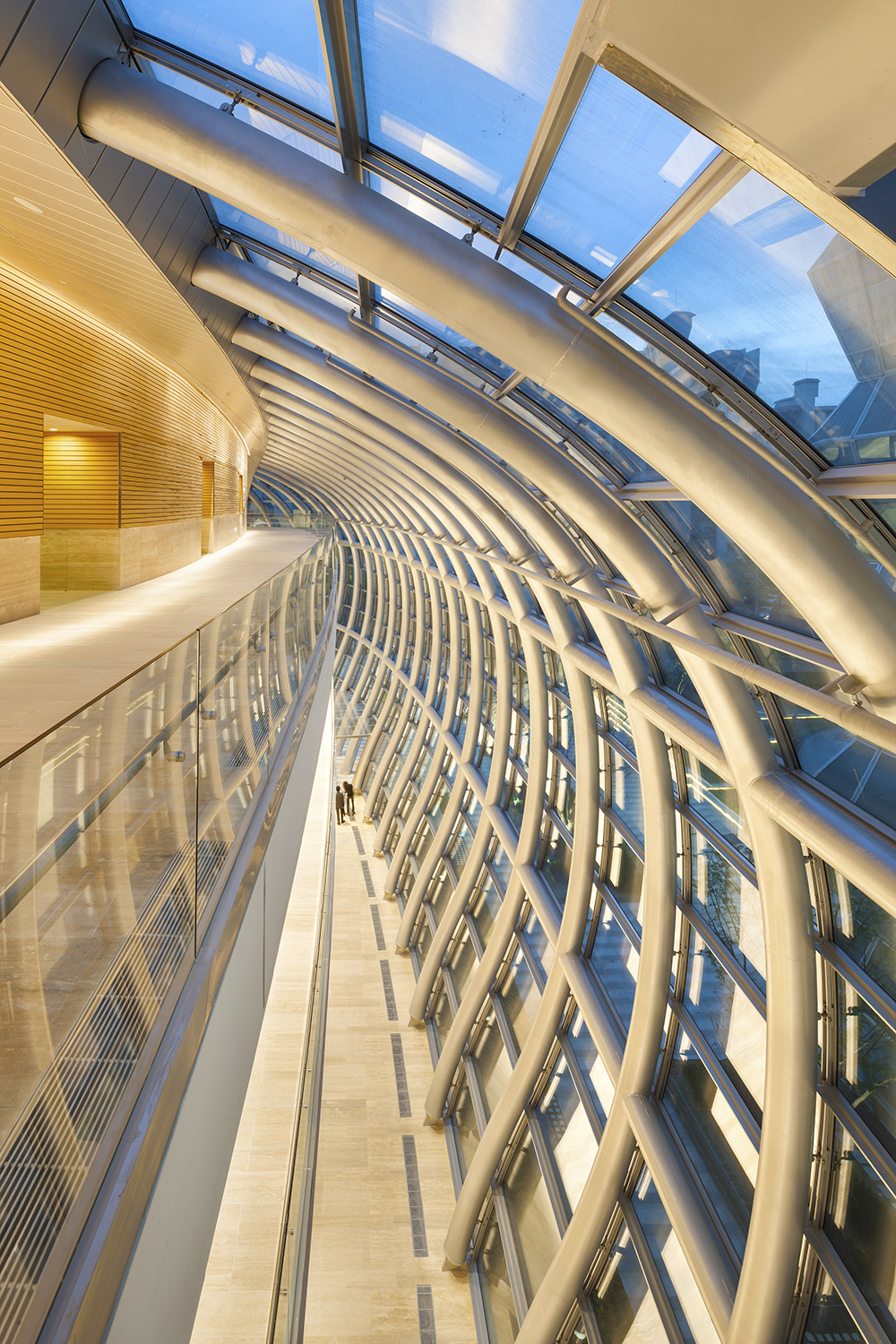 5 fki podium interior 2